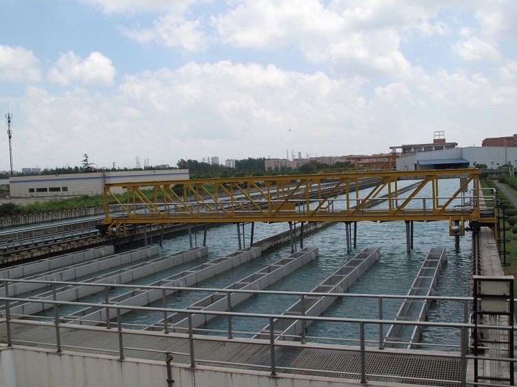 587c500c86ff0.jpg 泰和水厂沉淀池.jpg